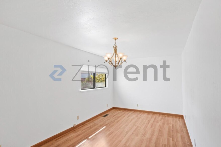 Building Photo - Unit