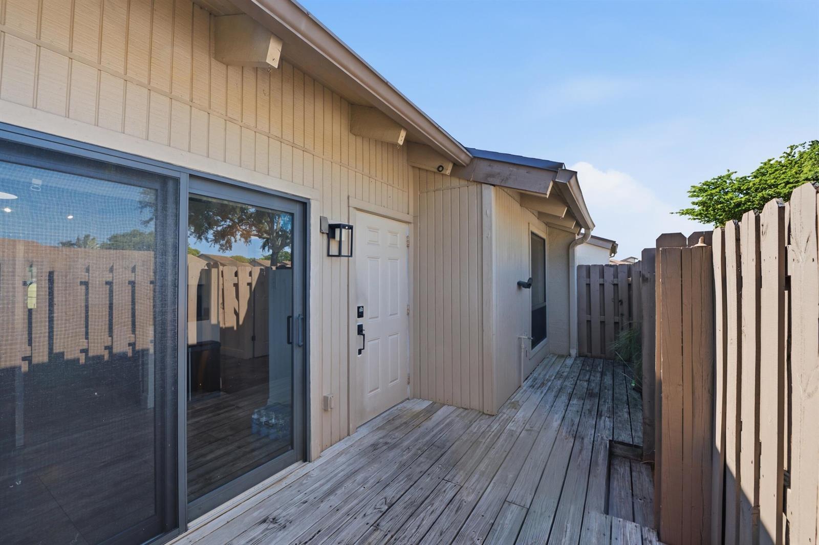 Building Photo - 2075 SW 82nd Ave