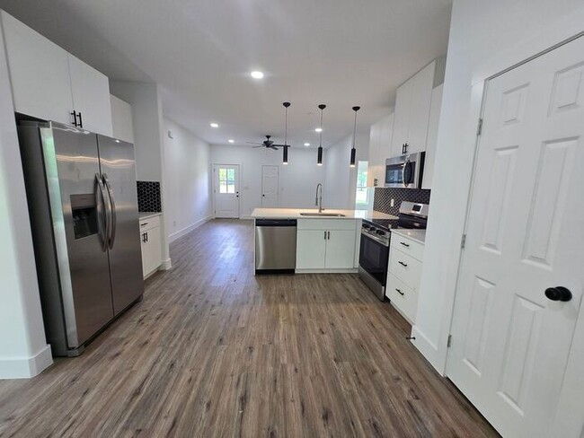 Building Photo - Stunning New Build
