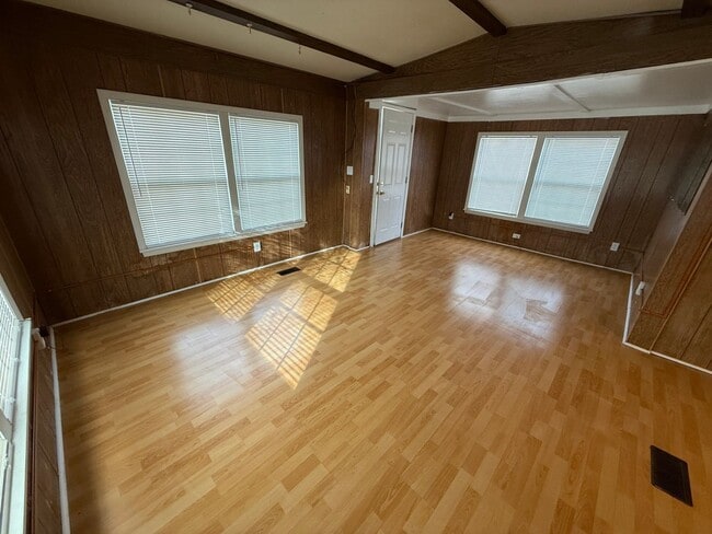 Building Photo - 2 Bedroom 1.5 Semi-Rural Mobile Home with Workshop on Large Lot