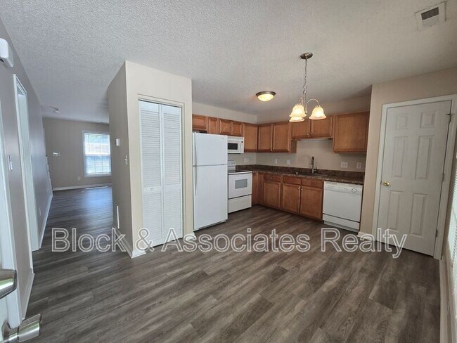 Building Photo - 108 Maple Grove Ct