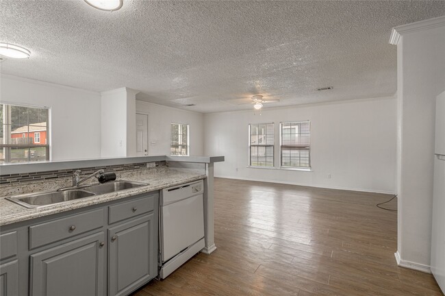 Building Photo - 145 Varsity Drive