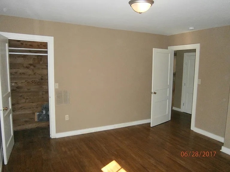 Building Photo - 709 S Dickerson Rd