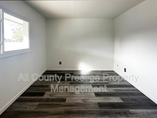 Building Photo - 3459 W Dailey St