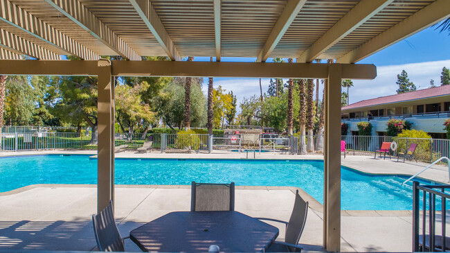 Building Photo - 510 N Villa Ct