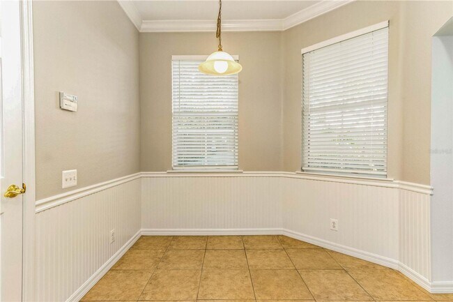 Building Photo - Gated Community Townhome 3br/2.5ba/2 Car G...