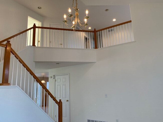 Building Photo - 1615 Red Mountain Dr