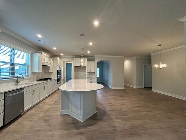 Building Photo - 450 Bandon Wy