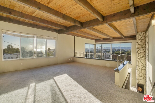 Building Photo - 364 Pershing Dr