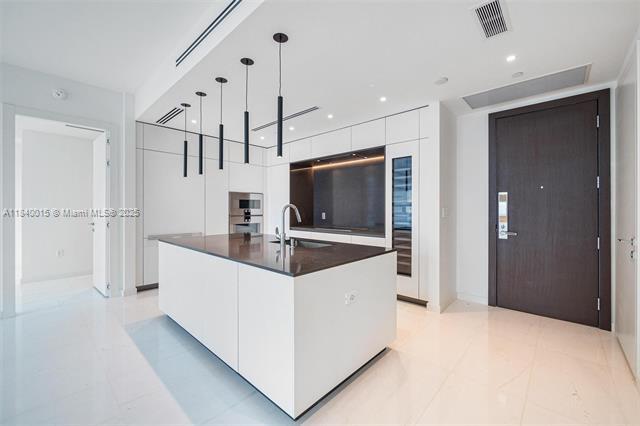 Building Photo - 300 Biscayne Boulevard Way