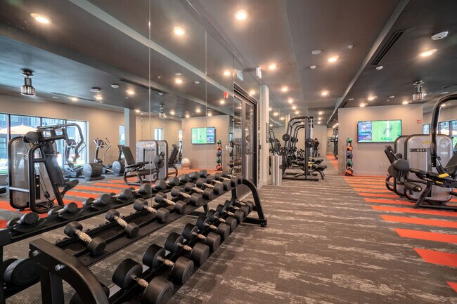 Building Photo - 633 E Main St