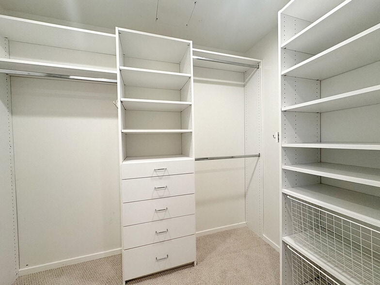 Building Photo - 3505 Ocean Front Walk