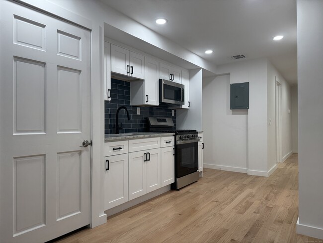 Building Photo - 263 Hawley Ave