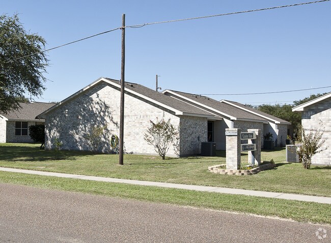 Building Photo - Linden Oaks Apartments