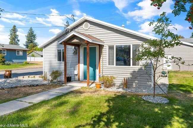 Building Photo - 1101 E Stiner Ave