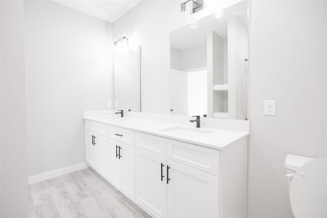 Building Photo - 2101 Reinke Rd