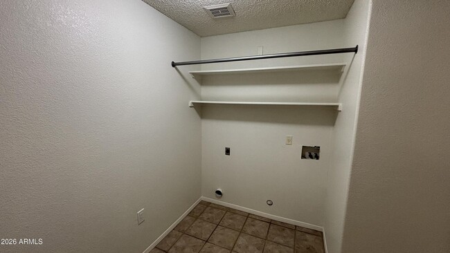 Building Photo - 11213 E Mercer Ln