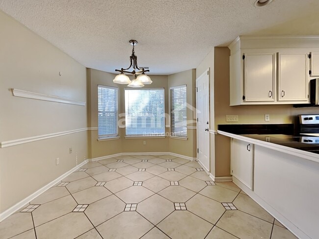 Building Photo - 602 Majestic Oak Dr