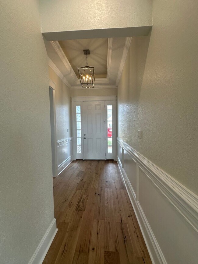 Building Photo - Gorgeous New Contsruction 3 bedroom/2 full...