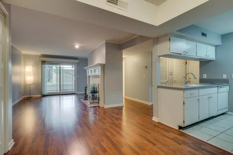 Building Photo - 262 Hillsboro Pl
