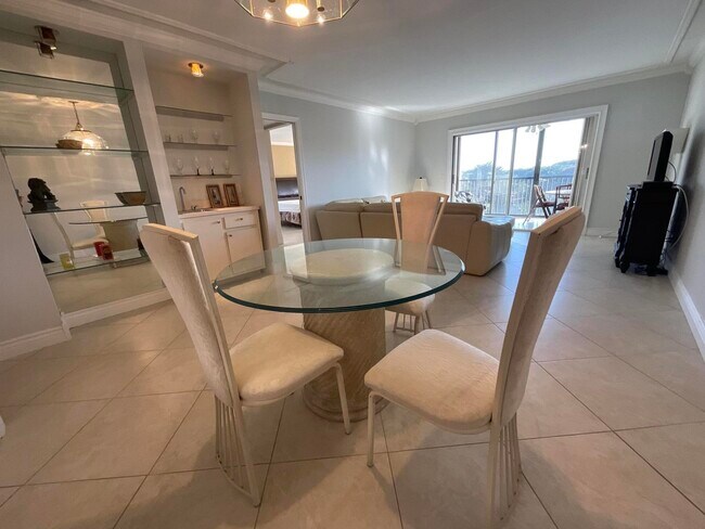 Building Photo - 14475 Strathmore Ln