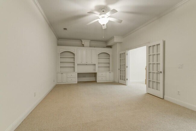 Building Photo - 704 Longleaf Dr NE