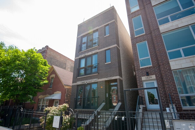 Building Photo - 2427 W Augusta Blvd