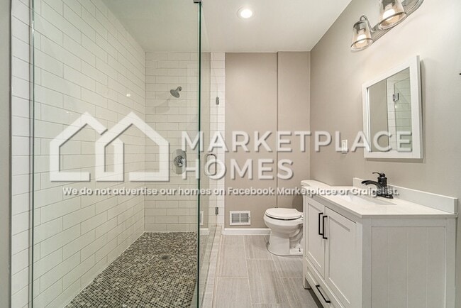 Building Photo - 242 Englewood St