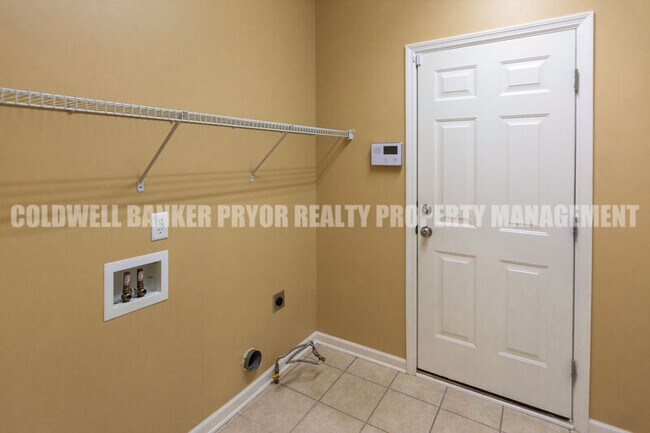 Building Photo - 6811 Neville Dr