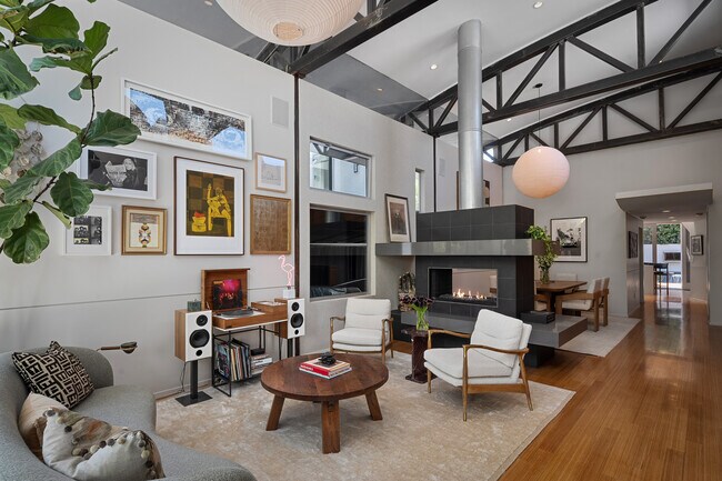 Building Photo - 8735 Dorrington Ave