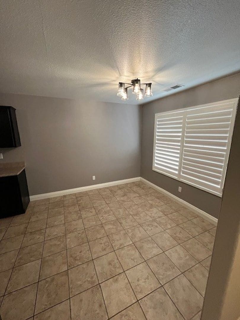 Building Photo - 402 N Amador St