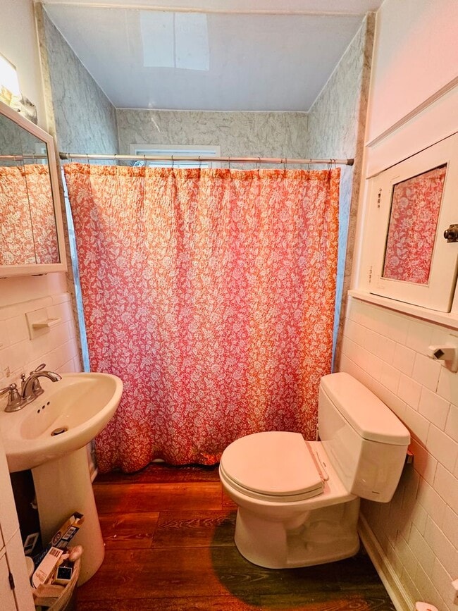 Building Photo - Gorgeous 4bdrm/1.5bth Home Located on Seminary Avenue in Richmond's North Side!!