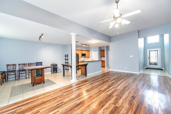 Building Photo - 26286 Poplar Glen Dr