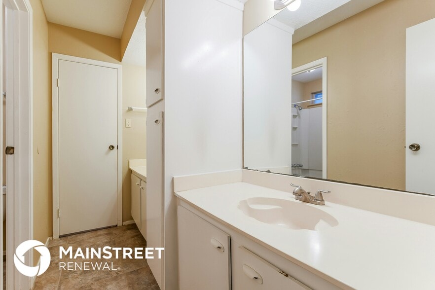 Building Photo - 9415 Charterlawn Cir