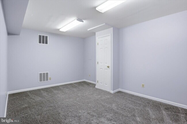 Building Photo - SINGLE FAMILY HOME.