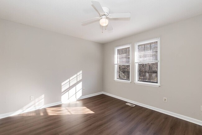 Building Photo - Two Bedroom Home!