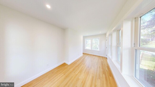 Building Photo - 11 Indian Spring Dr