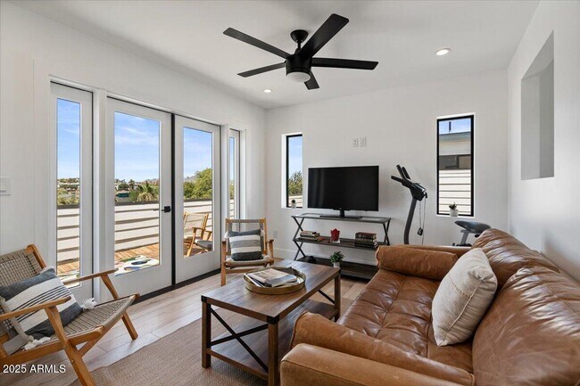 Building Photo - 220 W Monterosa St