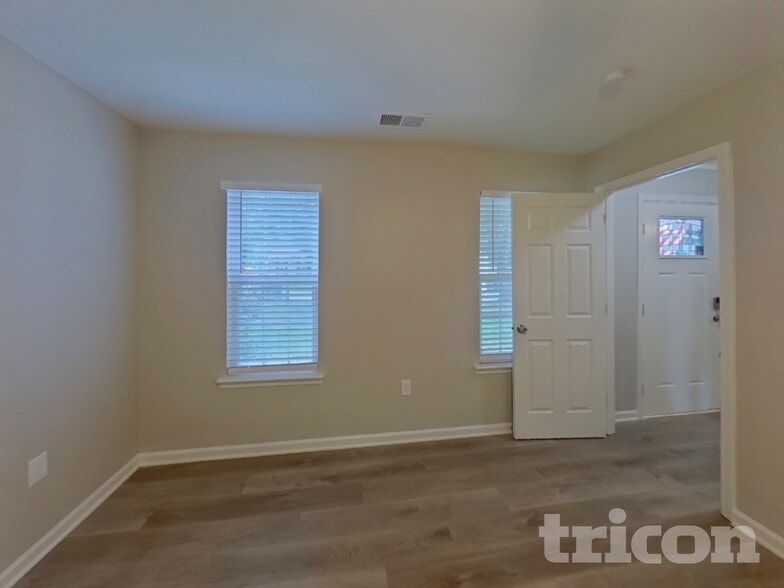 Building Photo - 9022 Jaldena Dr