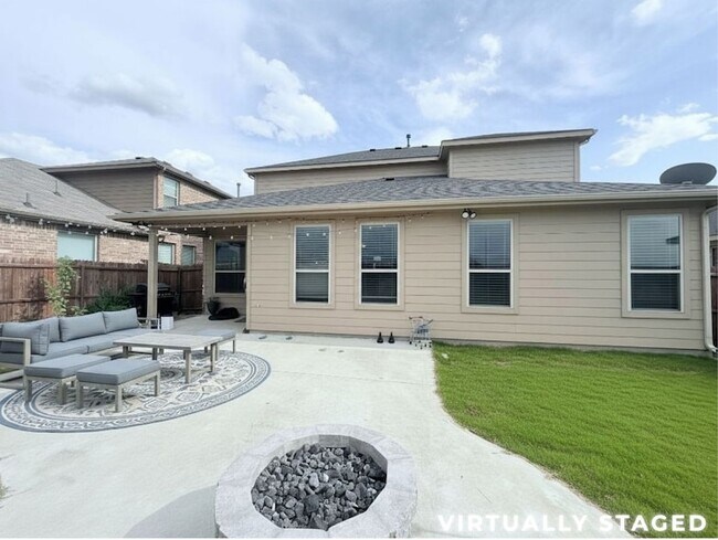 Building Photo - 1009 Cushing Dr