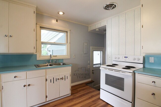 Building Photo - 3 Bedrooms, 2.5 Baths Duplex in Richland