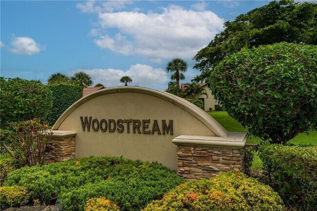 Building Photo - 10300 Hidden Springs Ct
