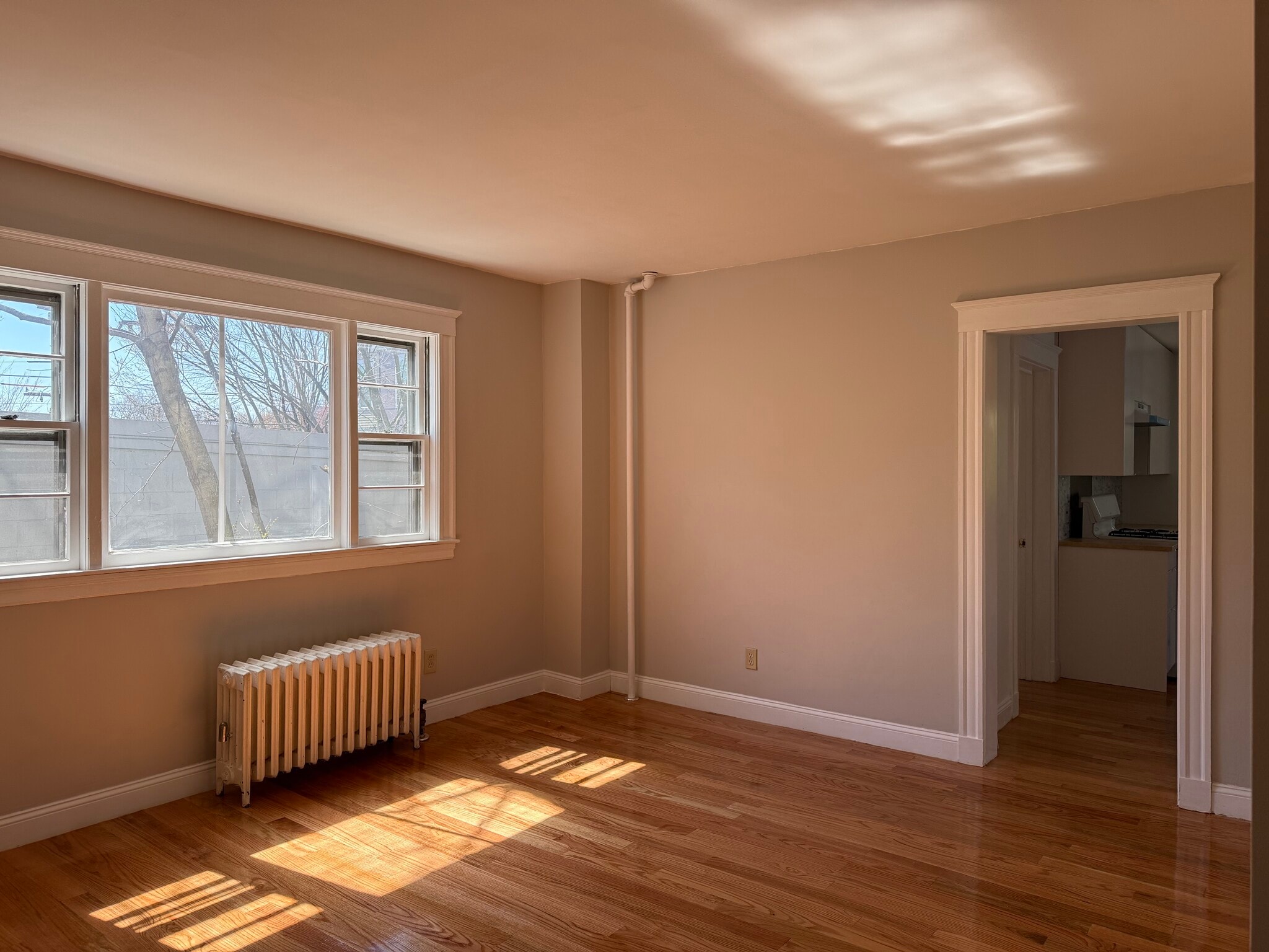 Building Photo - 65 Bacon St