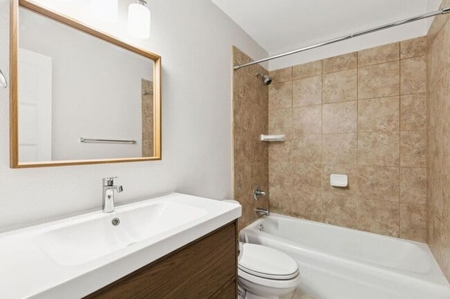 Building Photo - 3324 Claymore Dr