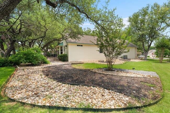 Building Photo - 104 Bronco Cir