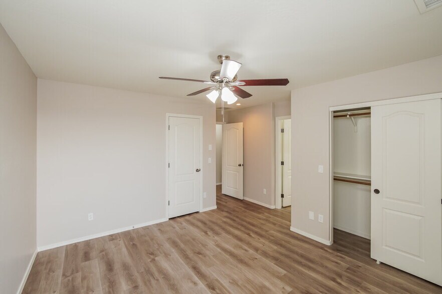 Building Photo - 25279 W Parkside Ln S