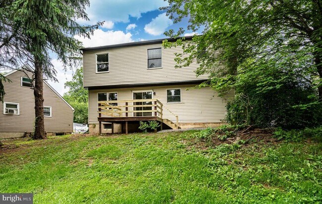 Building Photo - 1212 New Hampshire Ln