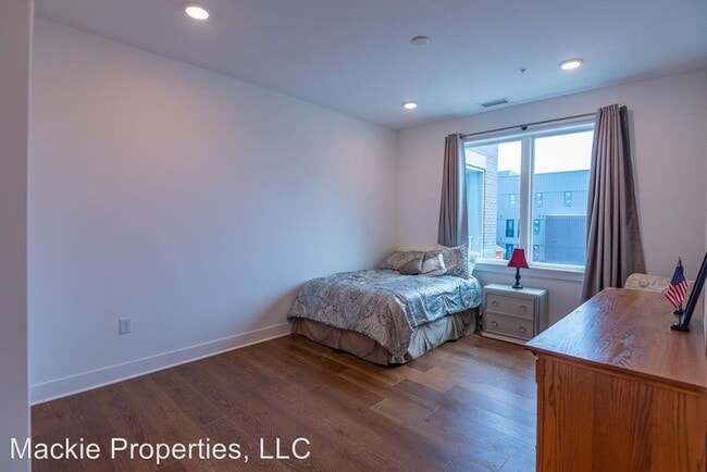 Building Photo - 2 br, 2.5 bath House - 304 West Kirkwood #308