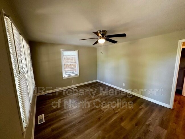 Building Photo - 221 Bookington Dr