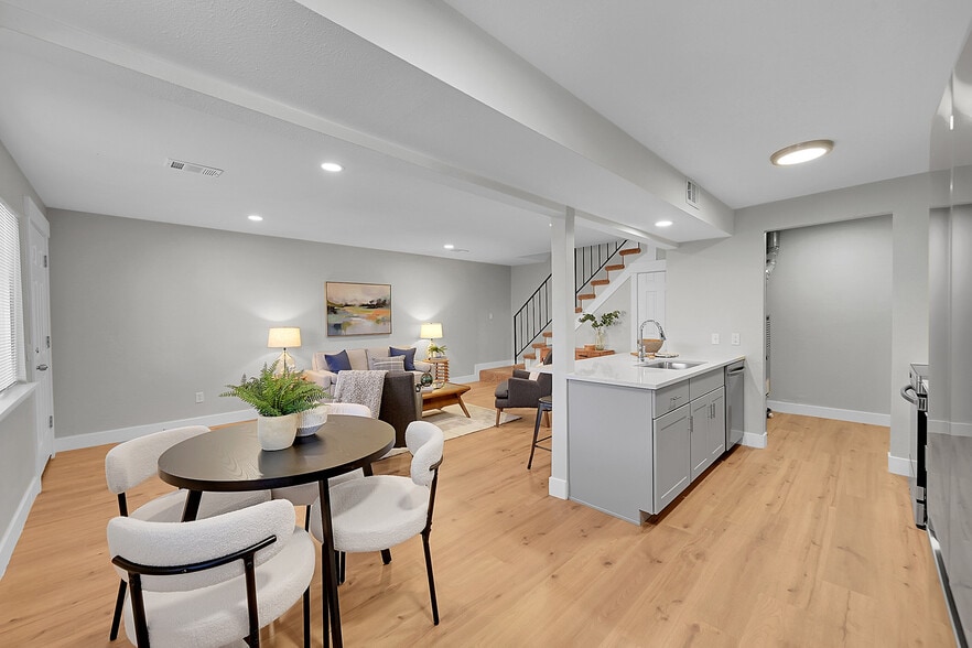 Building Photo - 7700 W Glasgow Pl